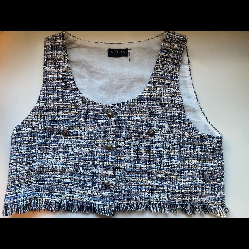 women’s crop top!